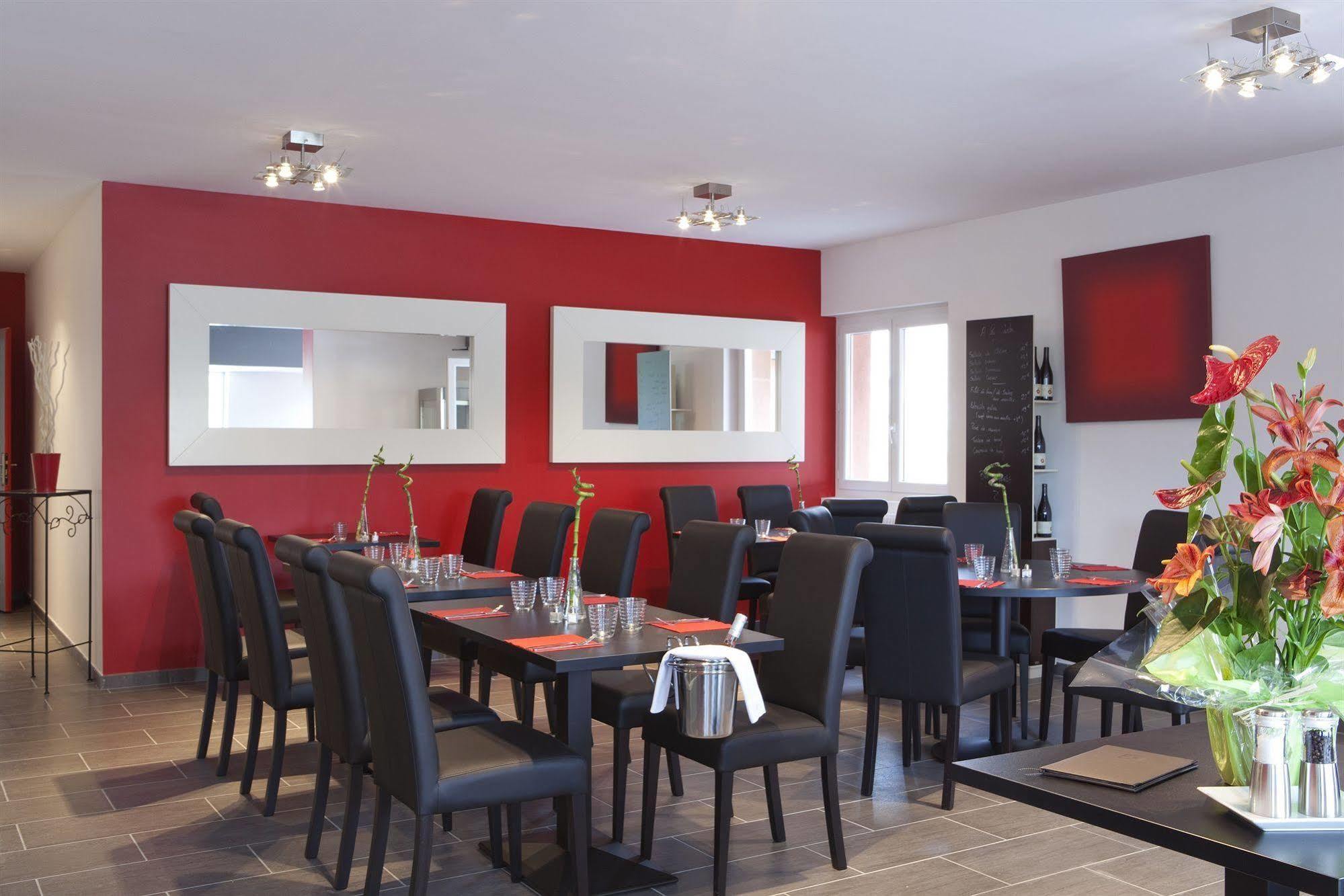 Contact Hotels Les Pierres Dorees Amberieux d'Azergues Bagian luar foto